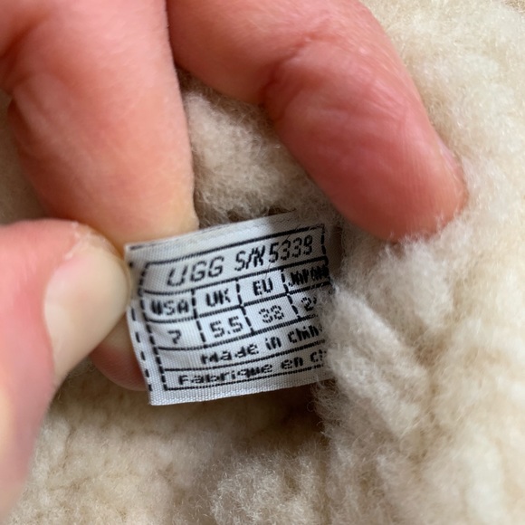 UGG Fluffy Slippers - Picture 4 of 7